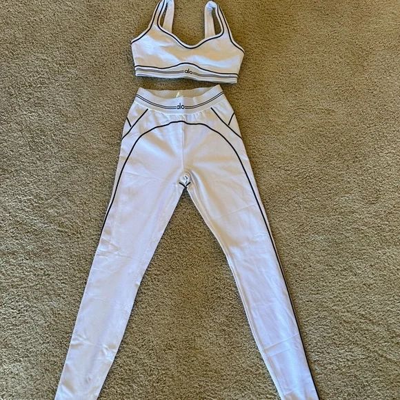 ALO Yoga Set - Airbrush High-Waist Heart Throb Legging & Sports Bra - Picture 6 of 13